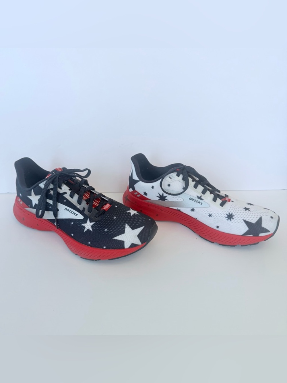 Brooks Launch 8 Stars Run USA Stars And Stripes running shoes, size 9